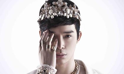 "Ông hoàng" Nathan Lee khoe vẻ điển trai, vương giả