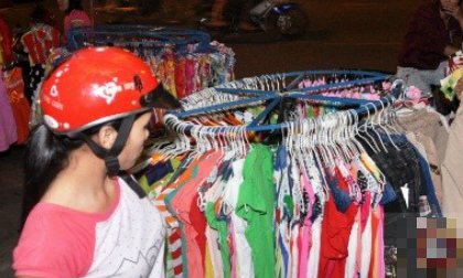 "Thiên đường mua sắm" của công nhân nghèo khi Tết về