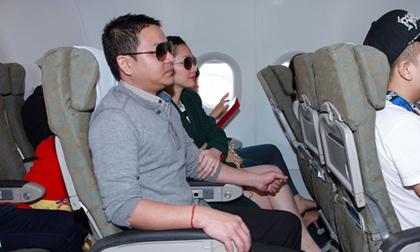 Bắt gặp Kim Hiền khoác chặt tay bạn trai Việt Kiều trên máy bay