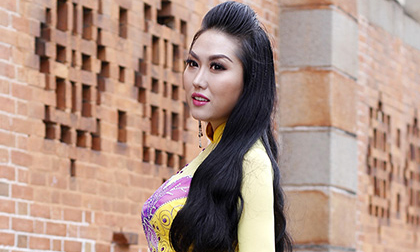 Phi Thanh Vân "kín cổng cao tường" xuống phố