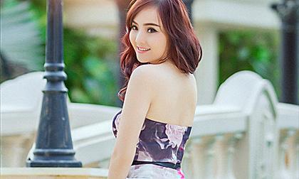 Hồ Kim Chi khoe vai trần xinh như “búp bê” trước thềm năm mới