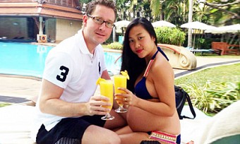 Đoan Trang lộ bụng bầu 6 tháng tròn lẳn bên chồng Tây