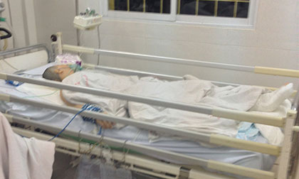 Hà Nội: Con gái rủ cậu ruột vào bệnh viện cắt đứt lìa chân mẹ