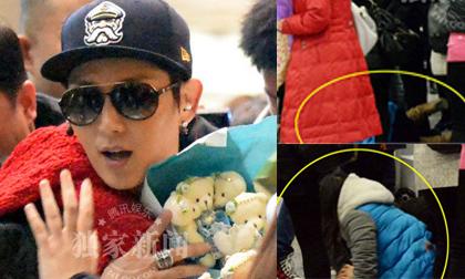 Fan nữ ngã sõng xoài vì chen lấn xô đẩy khi đón Lee Jun Ki