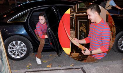 Bắt gặp Cao Thái Sơn bảnh trai một mình lái xế 3 tỷ đi chơi tết