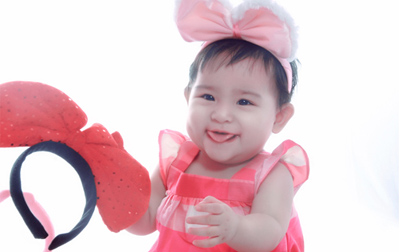 Đắm mình trước nụ cười trong veo của trẻ thơ khi Tết đến