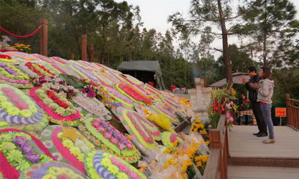 Viếng mộ Đại tướng chiều cuối năm