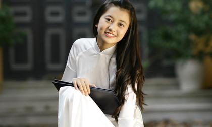 Chị ong vàng khoe vẻ đẹp trong sáng với tà áo dài nữ sinh