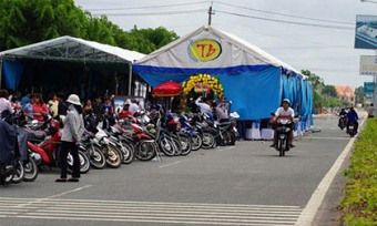 Bi hài xung quanh chuyện đám cưới... giữa đường