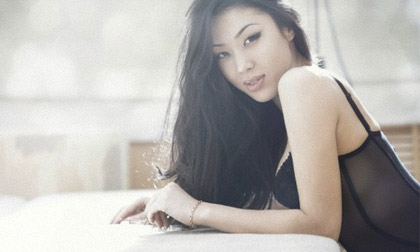 Nhìn vợ lả lơi trong chiếc váy ngủ ren mà tôi ớn người