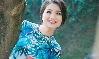 Diệu Hương tái xuất trẻ trung với áo dài