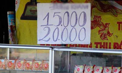 Bánh Trung thu ế cả tháng vẫn vô tư bày bán