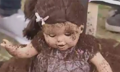 Thót tim với clip 'búp bê đội mồ sống lại'