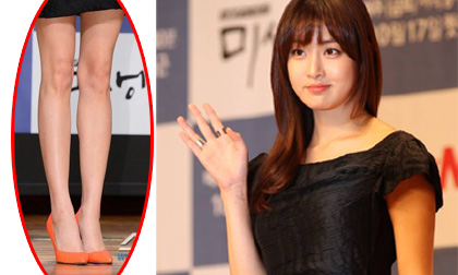 Kang So Ra khoe chân nuột nà với váy ngắn