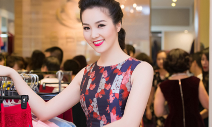 Á hậu Thụy Vân khoe nhan sắc ngọt lịm của 'gái một con'