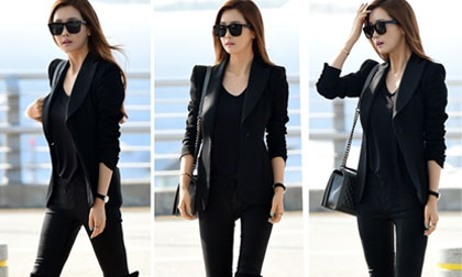 Lee Da Hae khoe chân dài thẳng tắp với 'cây đen' ở sân bay