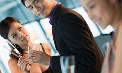 Sốc khi biết người yêu em trai từng “phục vụ” mình