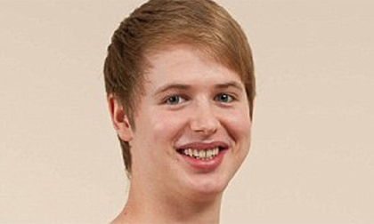 Chàng trai có bộ ngực 'tấn công' như thiếu nữ