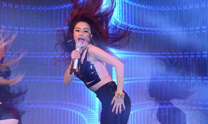 Hoàng Thùy Linh 'phá sân khấu' vì diễn 'sung'