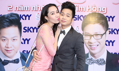 Hoa hậu Mỹ Xuân rạng rỡ đến mừng sinh nhật Quách Tuấn Du 