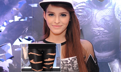 Andrea diện quần 'rách te tua' đi 'gặp' ác quỷ Dracula