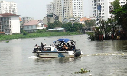 Liên tiếp hai thanh niên nhảy cầu Bình Triệu