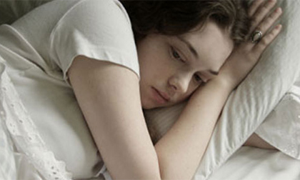 Sốc khi bị chồng đánh ngay trên bàn mổ đẻ