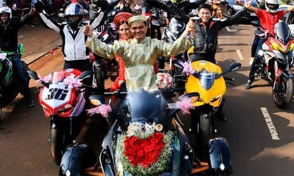 Chú rể cưỡi siêu mô tô rước dâu gây xôn xao mạng xã hội