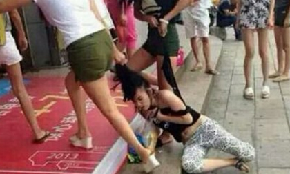 Những vụ đánh ghen kinh hoàng diễn ra giữa đường phố