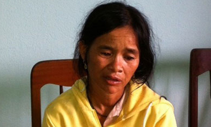 Đi nhậu bị gọi về, vợ dùng dao đâm chết chồng