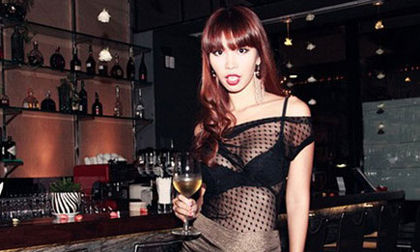 Hà Anh bị cấm diễn 3 tháng vì mặc phản cảm