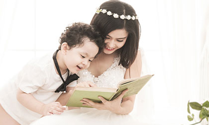 Trương Quỳnh Anh diện váy cưới rạng rỡ bên con trai