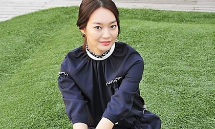 Shin Min Ah khoe vẻ đẹp dịu dàng nữ tính