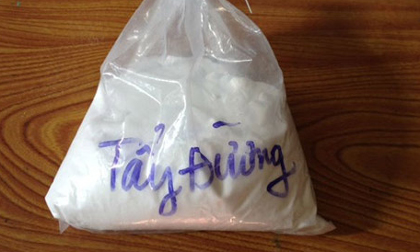 Chất độc tẩy trắng lòng lợn 'hét giá' vì phải bán lén lút