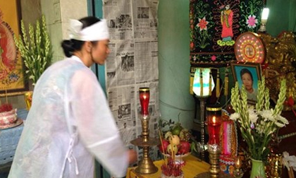 Người mẹ nghèo tự thiêu để con khỏi phải nuôi