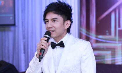 Đan Trường một mình về nước làm liveshow