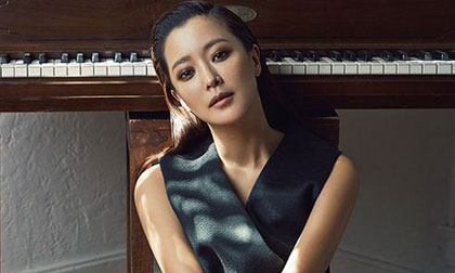 Mê mẩn trước vẻ đẹp quyến rũ và sang trọng của Kim Hee Sun