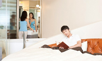 Chiếc áo ngực “tố” vợ trao thân cho tình cũ ngay trước đêm tân hôn