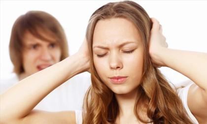 Chồng học cao, có tiền chửi vợ không ngớt lời