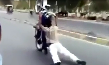 Thót tim kiểu lái xe quái đản của nam thanh niên