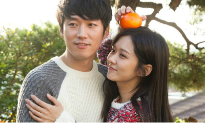 Jang Nara tươi trẻ tình tứ bên 'chồng cũ'