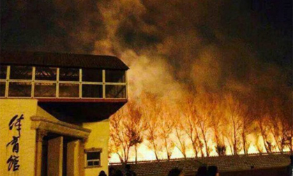 Tỏ tình bằng pháo hoa, nam sinh gây cháy lớn tại trường