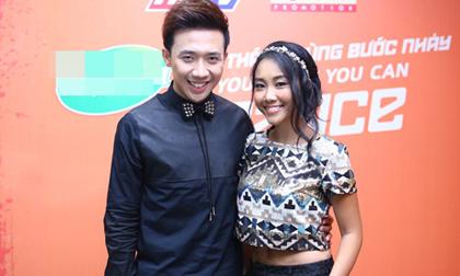 Đoan Trang hờ hững eo thon bên Trấn Thành