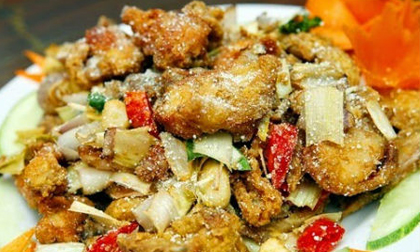 Cách làm gà rang muối ngon hơn ngoài hàng