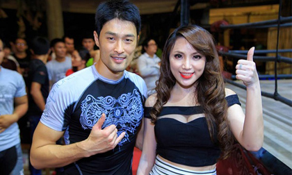 Jenny Tuyến xinh tươi bên cạnh Johnny Trí Nguyễn