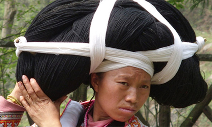 Bộ tộc đội búi tóc người chết lên đầu để tỏ lòng tôn kính