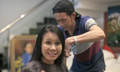 Bắt gặp Hoài Linh tự tay cắt tóc cho 'vợ'