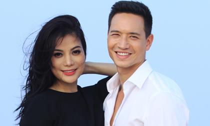 Trương Ngọc Ánh tình tứ cùng 'người yêu tin đồn' trên đồi cát