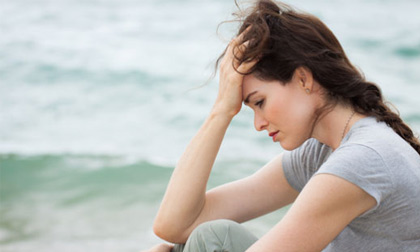 Dụ vợ đi du lịch để ngoại tình với thư ký trẻ