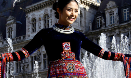 HH Ngọc Hân diện áo dài đến kinh thành thời trang Paris